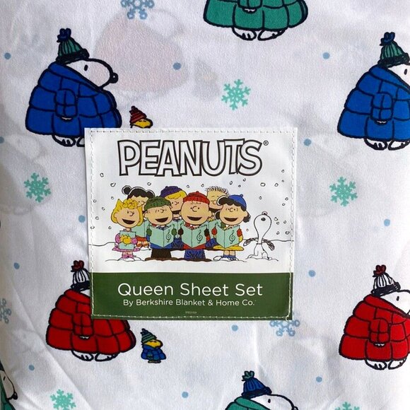 Peanuts Snoopy Puffer Winter Coat Sheet Set - QUEEN Size Set (snowflakes)